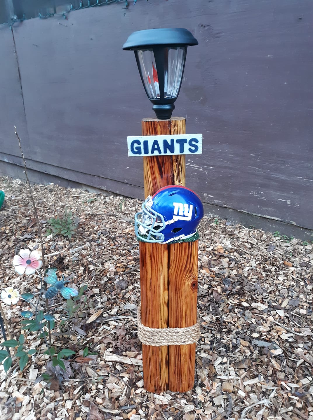 Large NY Giants Post